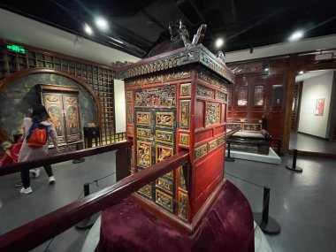 Chengdu, Çin 'de geleneksel triportör. 24 Ekim 2021