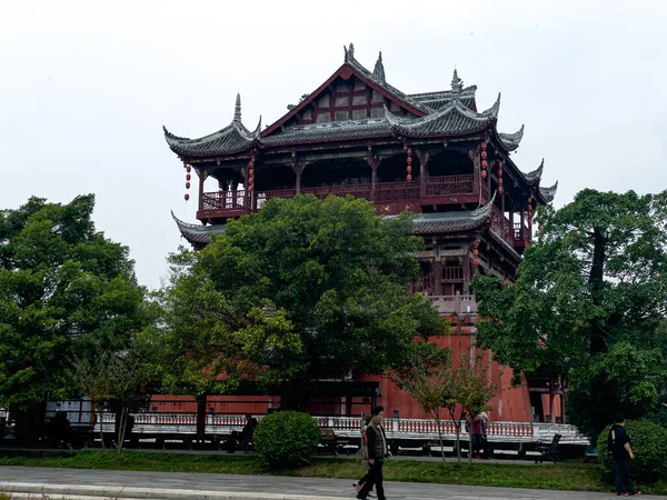 Altstadtblick mit alten Häusern, Chengdu, China. 24. Oktober 2021 — Stockfoto