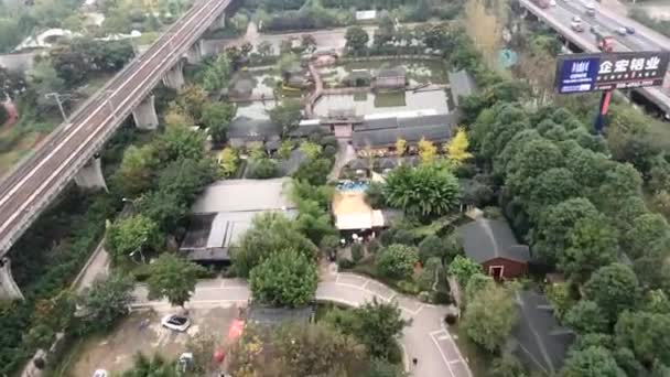 Drone schot van de spoorweg in Chengdu, China. 27 okt 2021 — Stockvideo