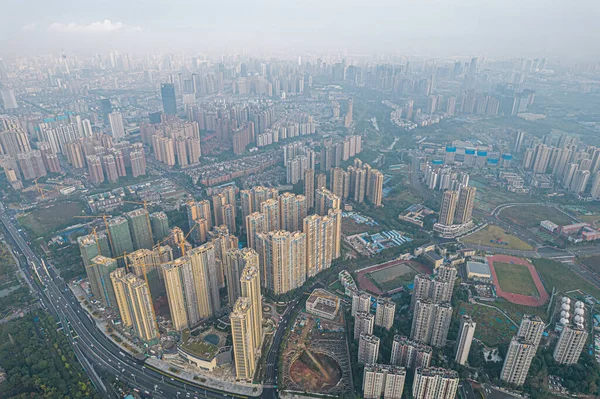 Bezpilotní snímek města v Čcheng-tu v Číně. 27. října 2021 — Stock fotografie