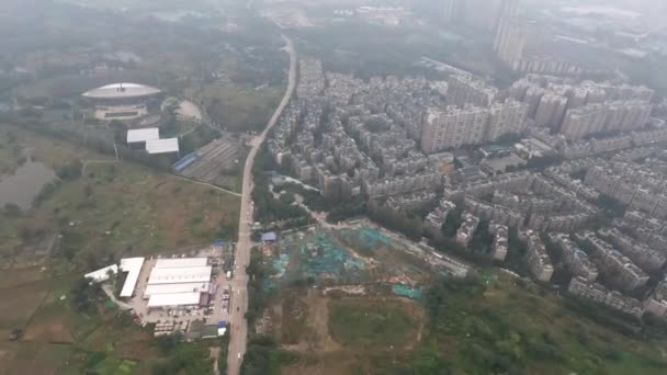 Drónlövedék a kínai Chengdu-ban. 2021. október 27. — Stock videók