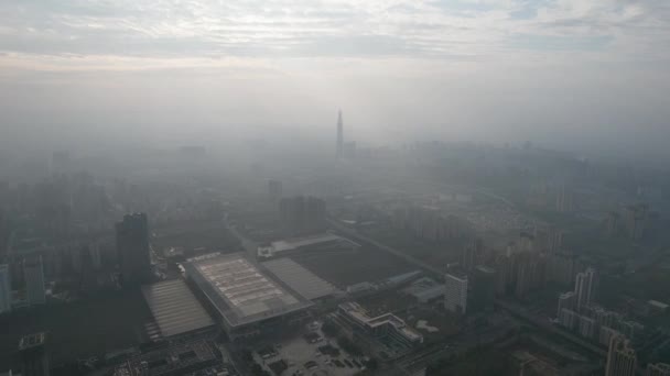 Chengdu, Çin 'deki şehirlerin insansız hava aracı görüntüleri. 27 Ekim 2021 — Stok video