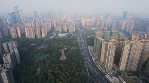 Drone colpo di paesaggio urbano a Chengdu, Cina. 27 ott 2021 — Video Stock