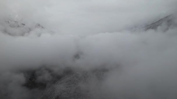 Foto aérea del hermoso paisaje invernal a lo largo de Sichuan. China. — Vídeos de Stock