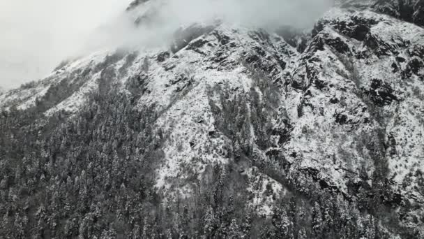 Luchtfoto van het prachtige winterlandschap langs Sichuan. China — Stockvideo