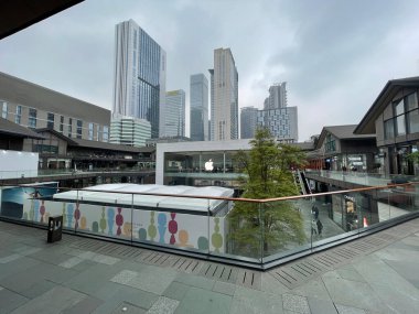 Chengdu, Çin - 13 Ekim 2021: Taikooli bölgesinde Apple mağaza binası.