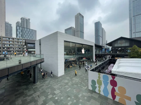 2021年10月13日，中国成都：太古利地区苹果商店大楼. — 图库照片