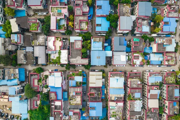 Vue aérienne de maisons résidentielles à toit multicolore — Photo