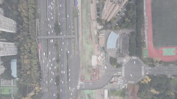 Çin 'in Chengdu kentindeki etkileşim ve çevre yolunun havadan görüntüsü — Stok video