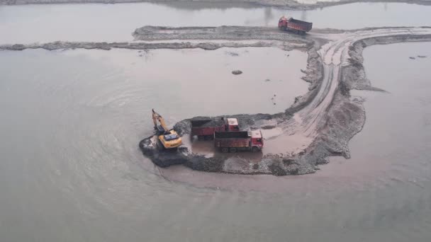 Grande discarica vicino alla metropoli. Vista dal drone. — Video Stock