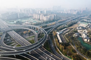 Çin 'in Chengdu şehrinde yol trafiği