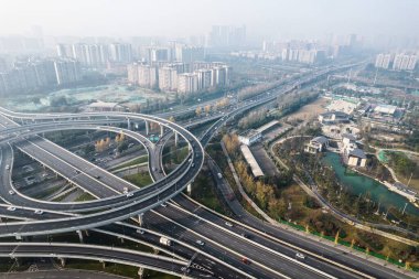 Çin 'in Chengdu şehrinde yol trafiği
