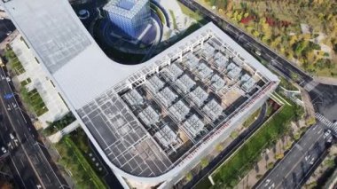 Modern binanın hava fotoğrafçılığı Chengdu, Çin 'in gökyüzü gece görüşü.