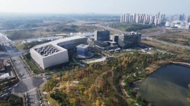 Modern binanın hava fotoğrafçılığı Chengdu, Çin 'in gökyüzü gece görüşü.