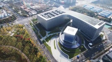Modern binanın hava fotoğrafçılığı Chengdu, Çin 'in gökyüzü gece görüşü.