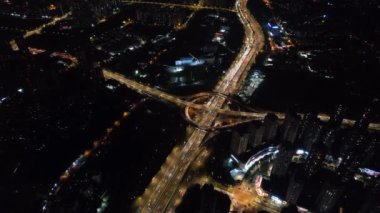 Modern binanın hava fotoğrafçılığı Chengdu, Çin 'in gökyüzü gece görüşü.