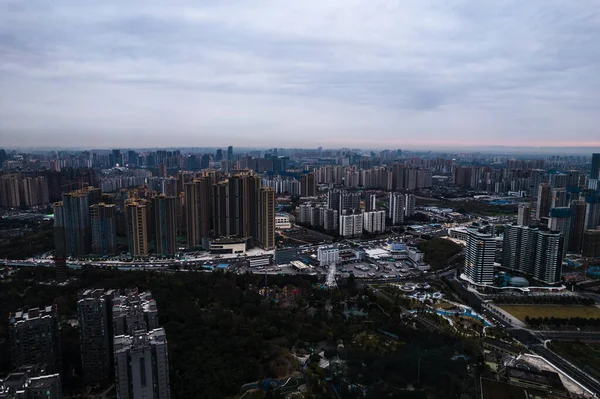 Luchtfotografie van het moderne gebouw skyline nacht uitzicht van Chengdu, China. — Stockfoto