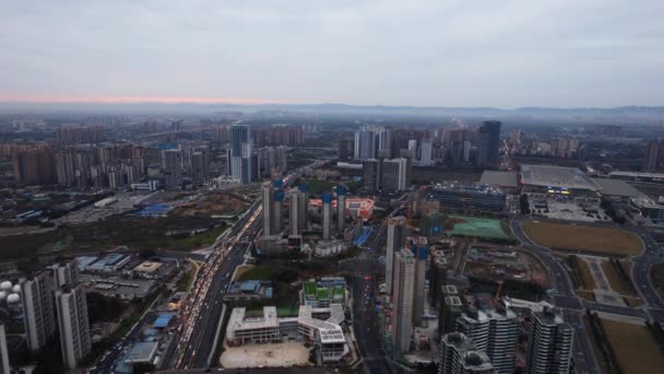 Fotografia lotnicza nowoczesnego budynku panoramiczny widok nocy Chengdu, Chiny. — Wideo stockowe