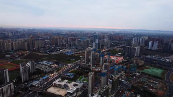 Letecká fotografie moderní budovy panorama noční pohled na Čcheng-tu, Čína. — Stock video