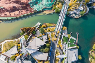 Modern binanın hava fotoğrafçılığı Chengdu, Çin 'in gökyüzü gece görüşü.