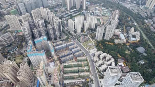 Fotografía aérea del edificio moderno skyline vista nocturna de Chengdu, China. — Vídeo de stock