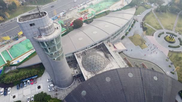 Modern binanın hava fotoğrafçılığı Chengdu, Çin 'in gökyüzü gece görüşü. — Stok video