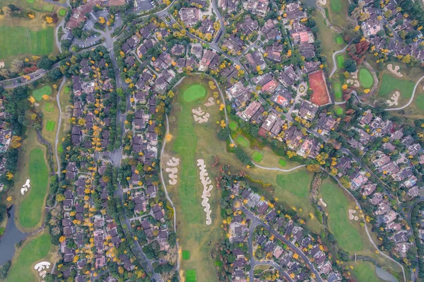 Modern binanın hava fotoğrafçılığı Chengdu, Çin 'in gökyüzü gece görüşü.