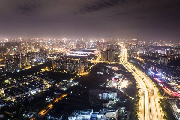 Luchtfotografie van het moderne gebouw skyline nacht uitzicht van Chengdu, China. — Stockfoto
