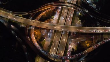 Modern binanın hava fotoğrafçılığı Chengdu, Çin 'in gökyüzü gece görüşü.