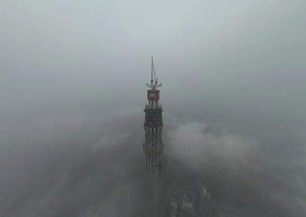 Flygfoto av den moderna byggnaden skyline nattutsikt över Chengdu, Kina. — Stockfoto