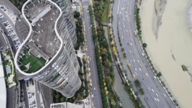 Chengdu Çin 'in havadan çekilmiş 4k görüntüsü modern şehrin yoğun binası