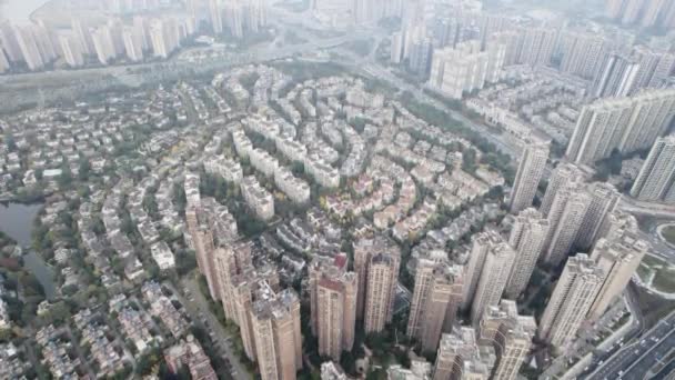 Chengdu Çin 'in havadan çekilmiş 4k görüntüsü modern şehrin yoğun binası — Stok video