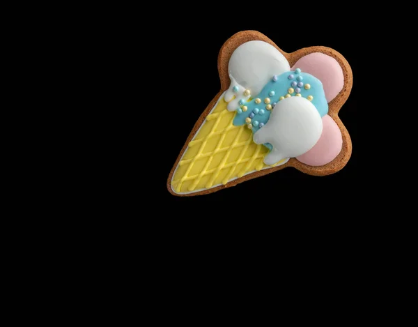 Gingerbread in the form of ice cream cone on a black isolated background. — Stock Photo, Image