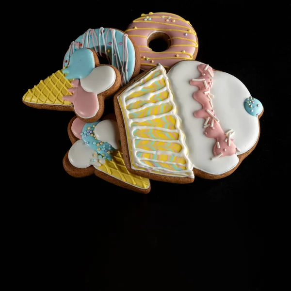 Donut, dondurma ve kek şeklinde zencefilli çörekler..