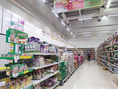 17 Ağustos 2021; Bangkok Tayland: bir mağazadaki ürünlerin görüntüsü