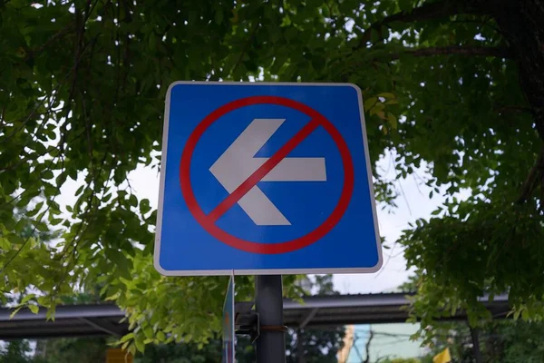 Sola dönüş ya da sola dönüş yasak fotoğraf yok