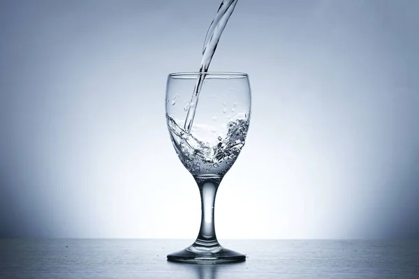 Фото Заливки Воды Sour Glass — стоковое фото