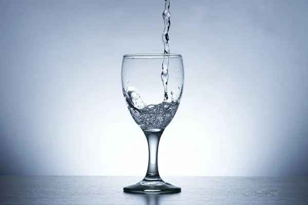 Fénykép Víz Sour Üvegekbe Öntéséről — Stock Fotó