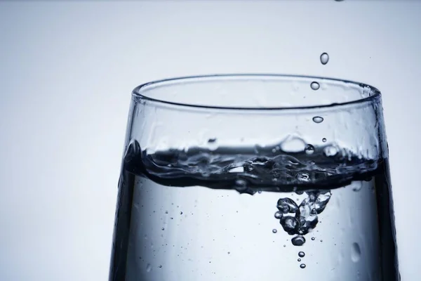 Close Shot Pouring Water Glass — Fotografia de Stock