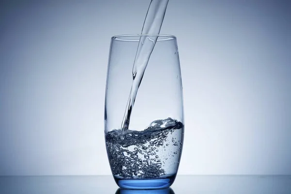 Photo Pouring Water Glass — Foto de Stock
