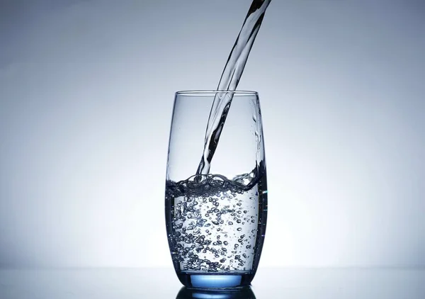 Photo Pouring Water Glass — Foto de Stock