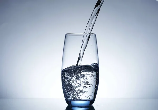 Photo Pouring Water Glass — Foto de Stock