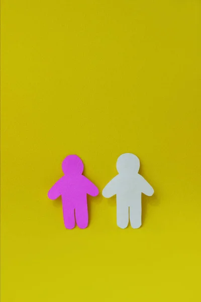 Dwie Sylwetki Ludzi Wyrzeźbionych Białego Różowego Papieru Pojęcie Komunikacji Związków — Zdjęcie stockowe