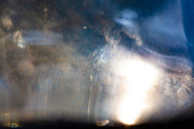 Güneşli bir günde açık havada mason kavanozu camı.