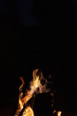 Geceleri ateş çukuru ateşi Küçük alev