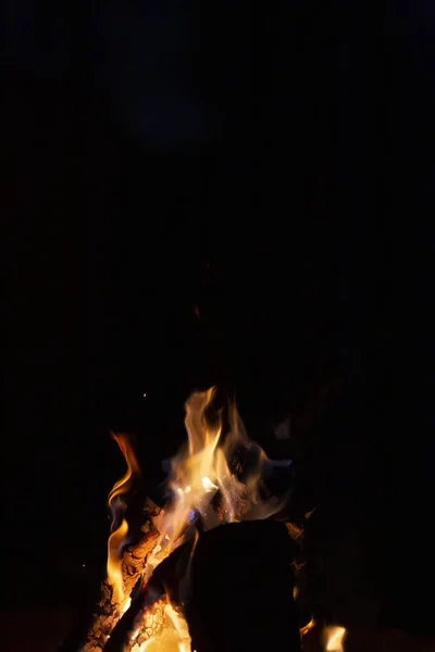 夜间火坑失火小火 — 图库照片