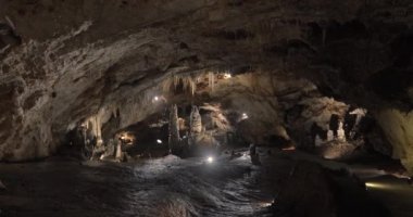 Karst mağarası, Lipa Mağarası 'nın güzel görüntüleri Sırbistan ve Doğu Avrupa' da yer aldı