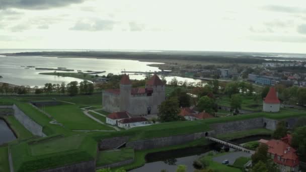 Vista aérea Castillo de Kuressaare Estonia — Vídeo de stock