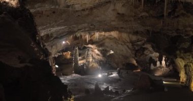 Karst mağarası, Lipa Mağarası 'nın güzel görüntüleri Sırbistan ve Doğu Avrupa' da yer aldı