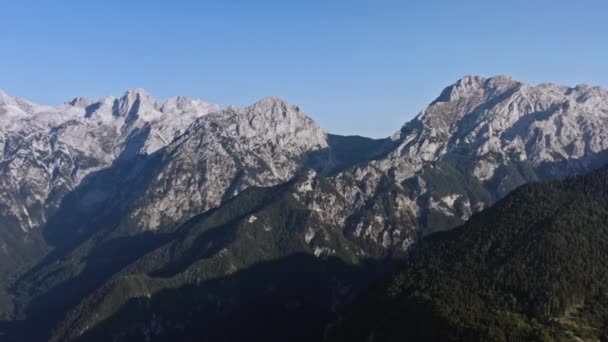 Sett fra luften over Alpene – stockvideo